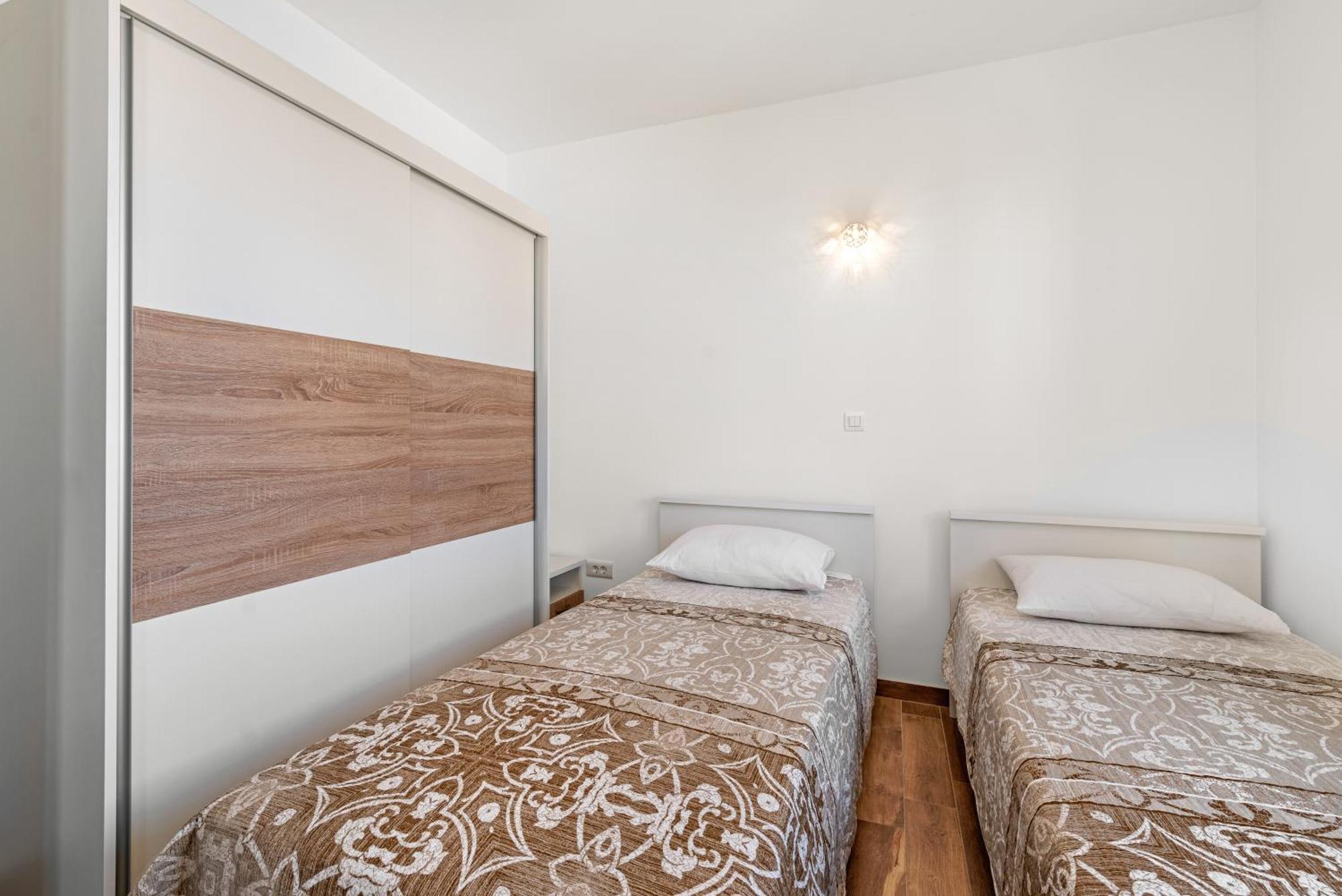 Apartments Boomerang Rogoznica  Rum bild