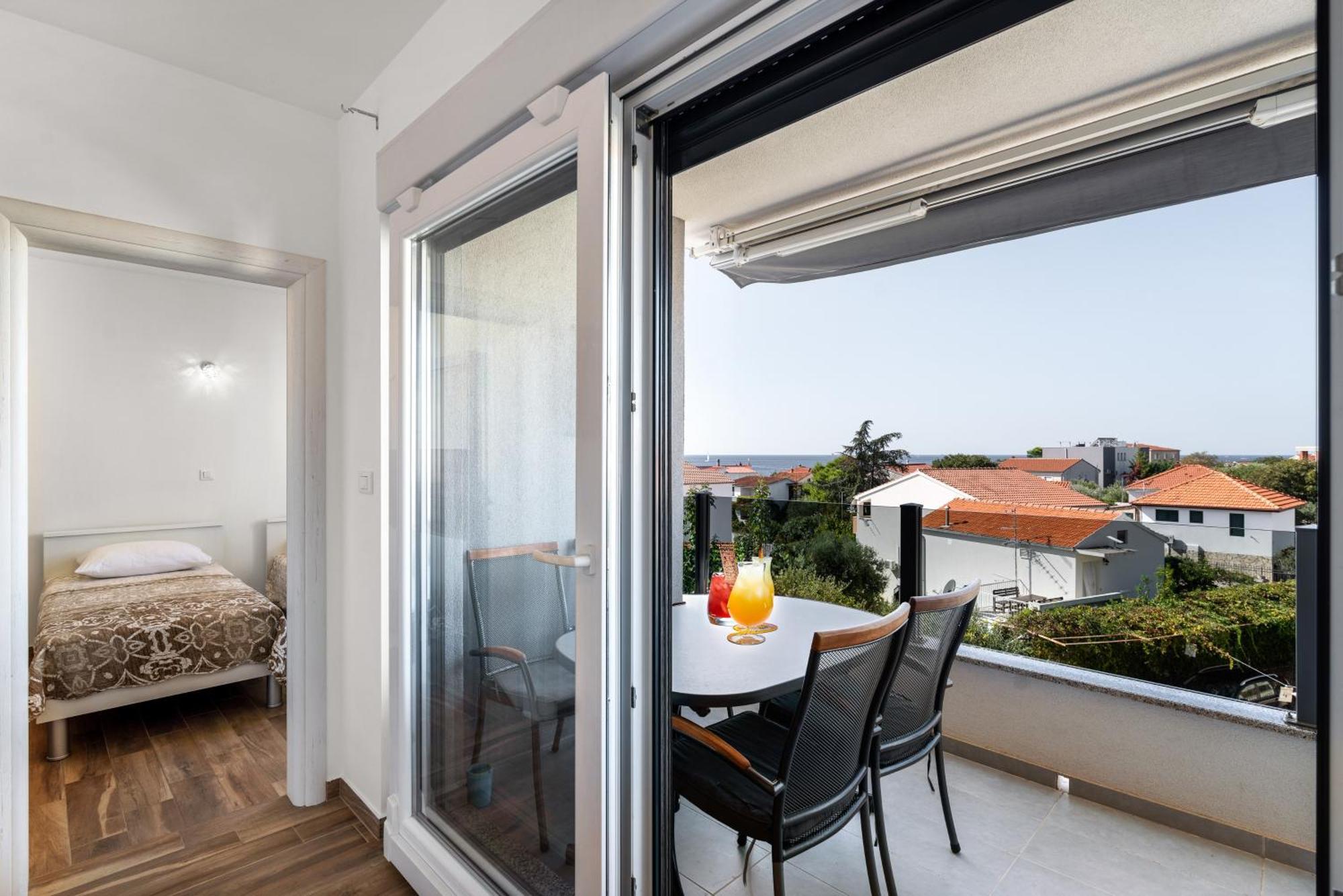 Apartments Boomerang Rogoznica  Rum bild