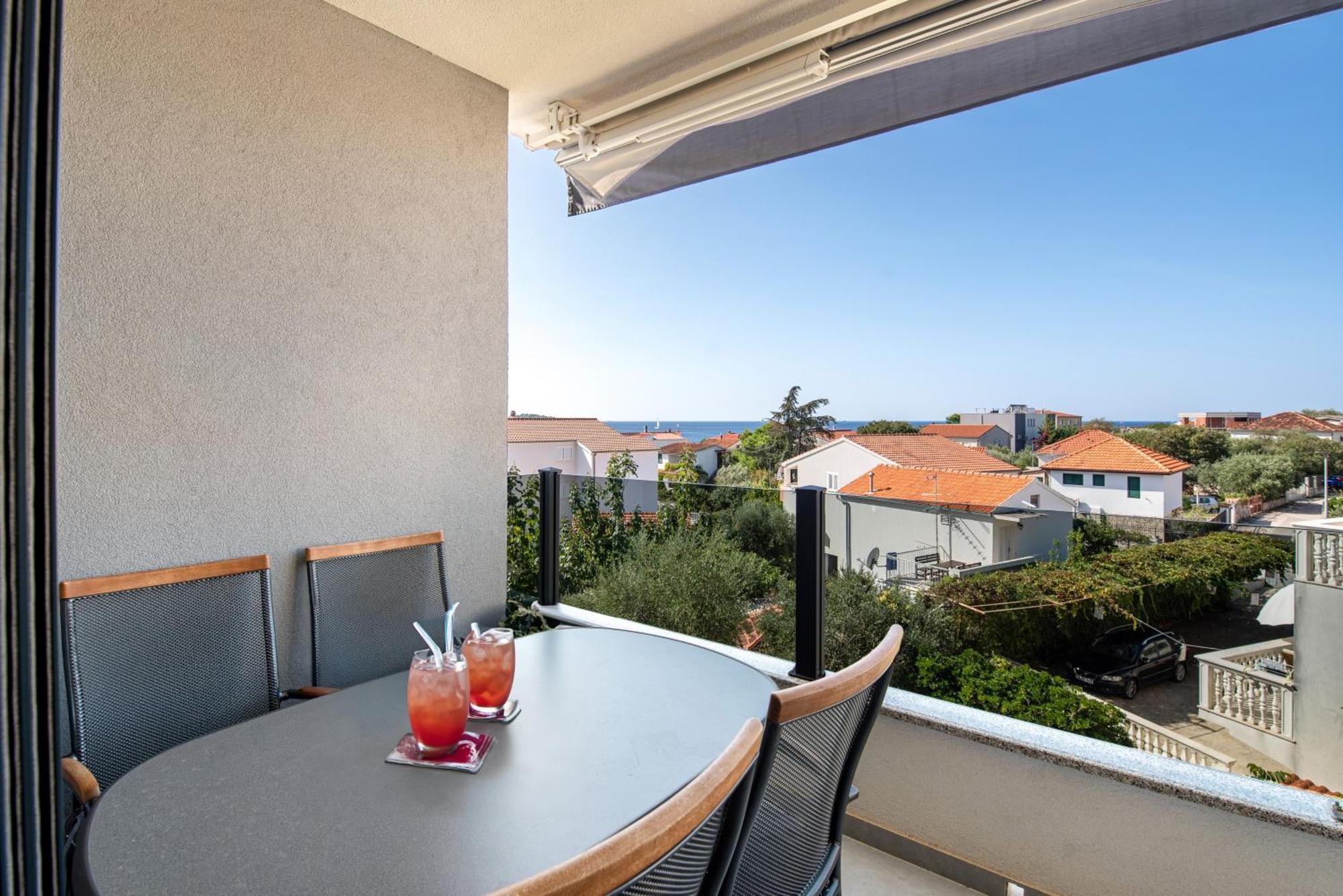 Apartments Boomerang Rogoznica  Rum bild